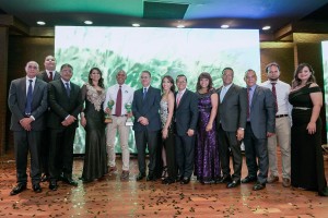 Premio-Epifanio-Lantigua.-Salvador-Batista-junto-a-la-directiva-actual-de-Adompretur