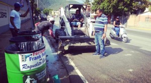 ROQUELITO-DISTRIBUYE-TANQUES-DE-BASURA-EN-PUERTO-PLATA-1024x567