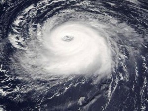 ops-temporada-de-ciclones-amenaza-la-lucha-contra-el-virus