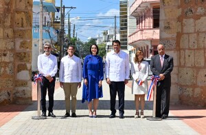 Inauguración remozamiento Puerta de la Misericordia