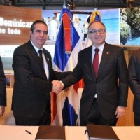 Acuerdo Iberia RD durante la feria Internacional de Turismo en Madrid, España