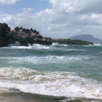fuertes-oleajes-impactan-la-costa-atlantica-del-pais