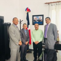isidro fabian visita de cortesia gobernador ivan rivera 02