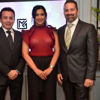 Principal Luis Núnez, Margie Aristy y Thomas Santori.