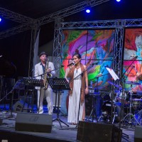 La filipina Jireh Calo, acompaño con su canto al Berklee Global Jazz Institute de Boston.