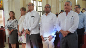 Autoridades y personalidades presentes en la eucaristia