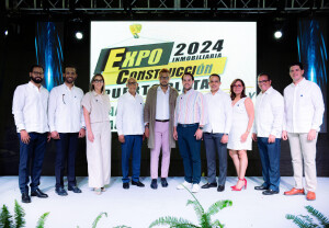 Miembro de APROCOVICI junto a Aneury Pilar, presidente de Expo Construccion