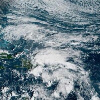 crop-w2000-h1334-clima-en-rd-onda-tropical-y-frente-frio-mantendran-lluvias-focus-0-0-896-504