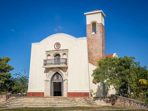 Entorno del Templo de Las Americas luce abandonado por descuido de autoridades