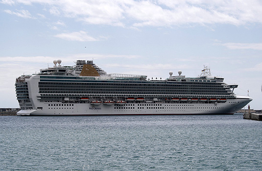 El primer crucero de 2016 tocó la terminal de Maimón con 4,322 personas