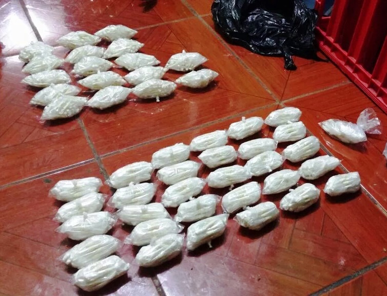 subdirección antinarcóticos de la policía y fiscal ocupan drogas en Villa Progreso