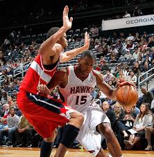 Al Horford se luce con doble-doble en victoria Hawks