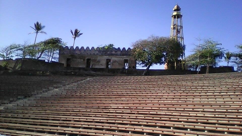 Constructora Kuky Silverio promete a CEIZTUR terminar el Parque y el Anfiteatro en tres semanas