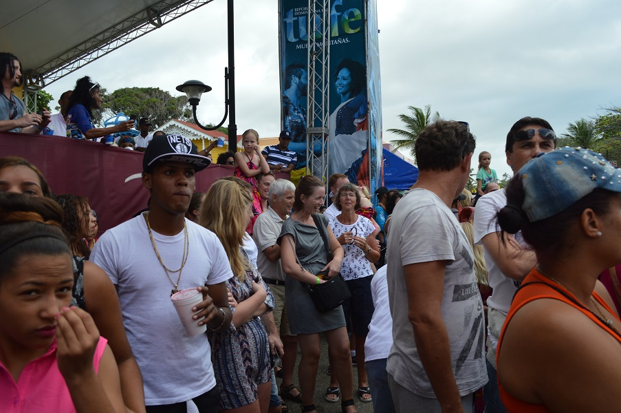 La música, los bailes y la alegría del público reyes del Carnaval de PP