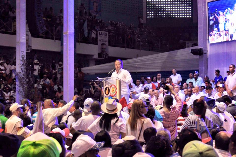 Paliza critica al senador Francis Vargas por su ausentismo y su desinterés en defender a Puerto Plata