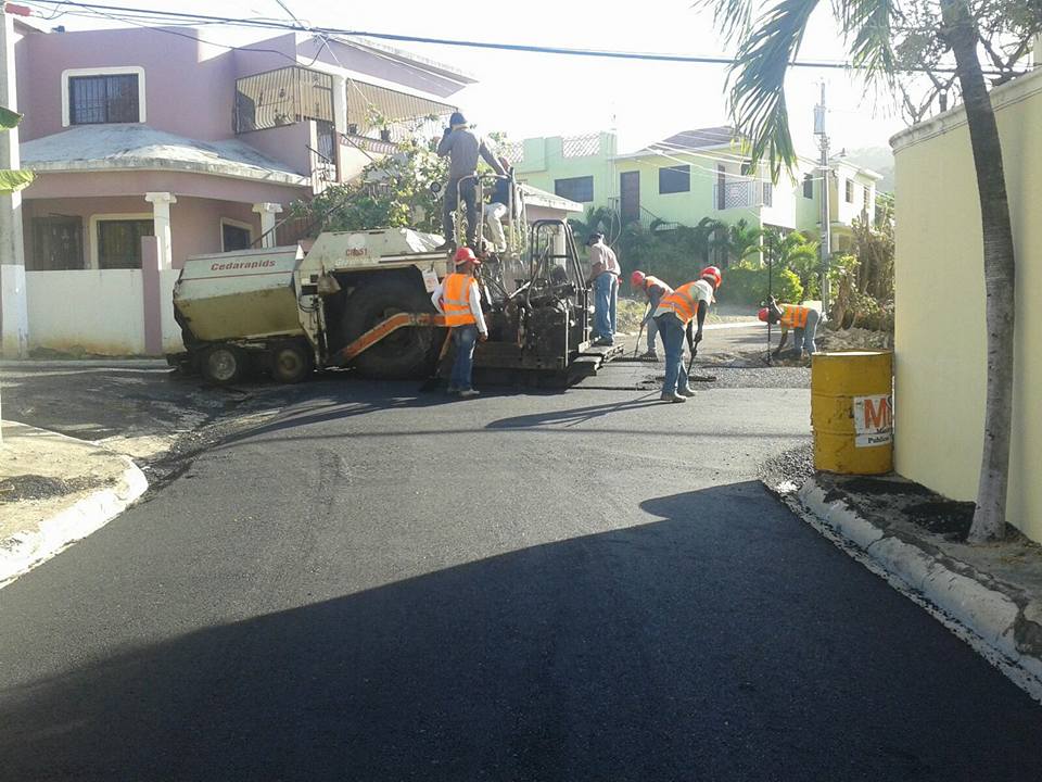 Alcalde Walter Musa inicia programa de asfaltado por el sector Marapica (Coca Cola)