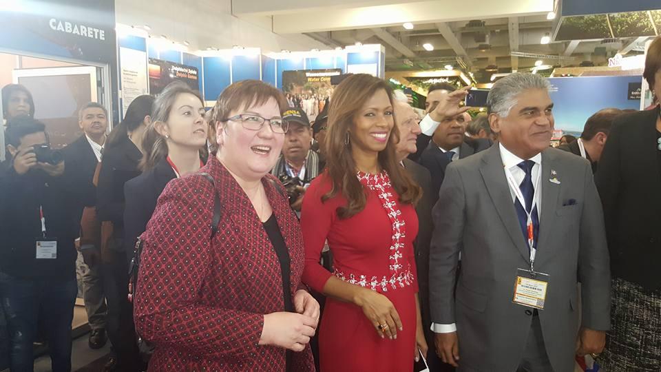 Secretaria de Estado Jris Gleicke asiste inauguración del pabellón de RD en la ITB de Berlín