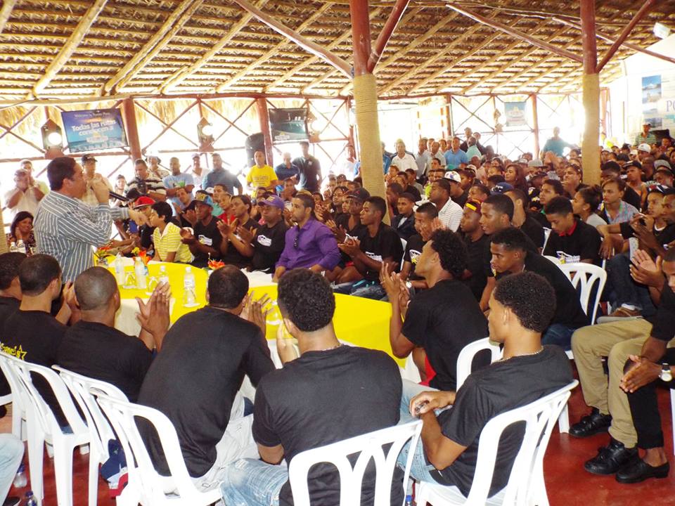 Senador Francis Vargas juramenta deportistas