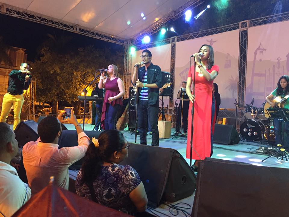 Sombrillas y paraguas, protagonistas de la tercera fecha de Fiestas Patronales San Felipe de PP