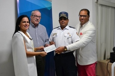 Banreservas hace donativo a Cestur para compra de cámaras de vigilancia