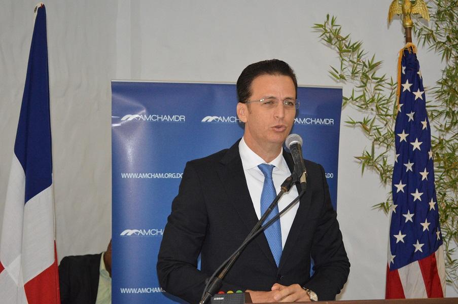 Walter Musa y Carlos Balbuena exponen con altura sus programas en almuerzo de Amcham-DR