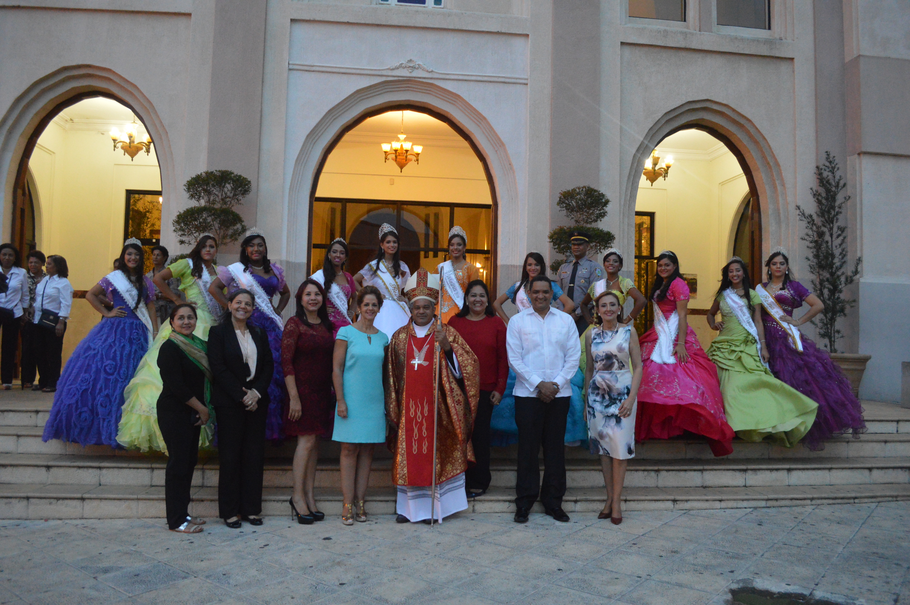 Coronan reina Fiestas Patronales San Felipe Apóstol