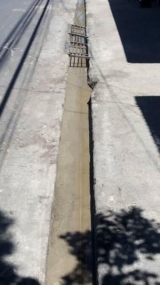 Carlos Troche hace posible construcción de aceras y contenes en Los Callejones