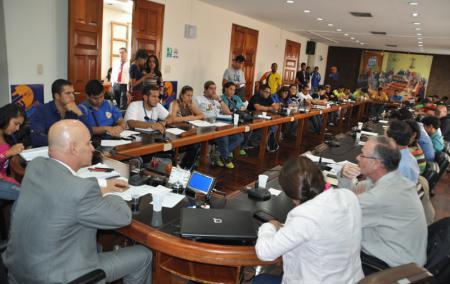 Estudiantes y autoridades