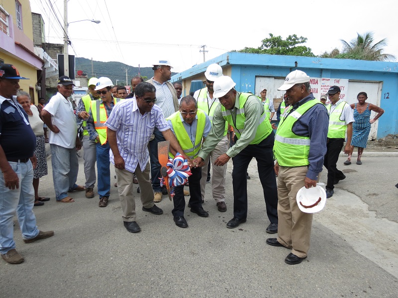 Dan primer picazo construcción Sistema Sanitario varios sectores Puerto Plata