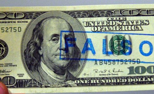 Apresan tres por consumir vino en bar Vudu de Cabarete y pagar con dólares falsos