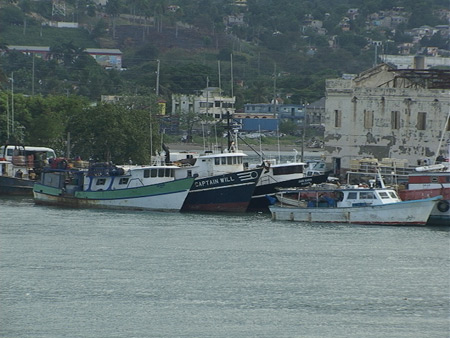 Rescatan en Banco de la Plata 11 tripulantes de embarcación pesquera y los traen a PP