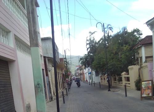 Comerciantes y residentes preocupados por paralización trabajos centro histórico de Puerto Plata