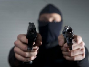 Atracadores asaltaron Colmado el Teleférico y sustraen dinero, bebidas y celulares