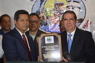 Reconocen al ministro de Turismo por sus aportes a Puerto Plata y a Copropusa