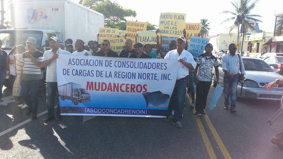 Consolidadores de Cargas de PP realizan marcha piquete en rechazo a medidas de Aduanas