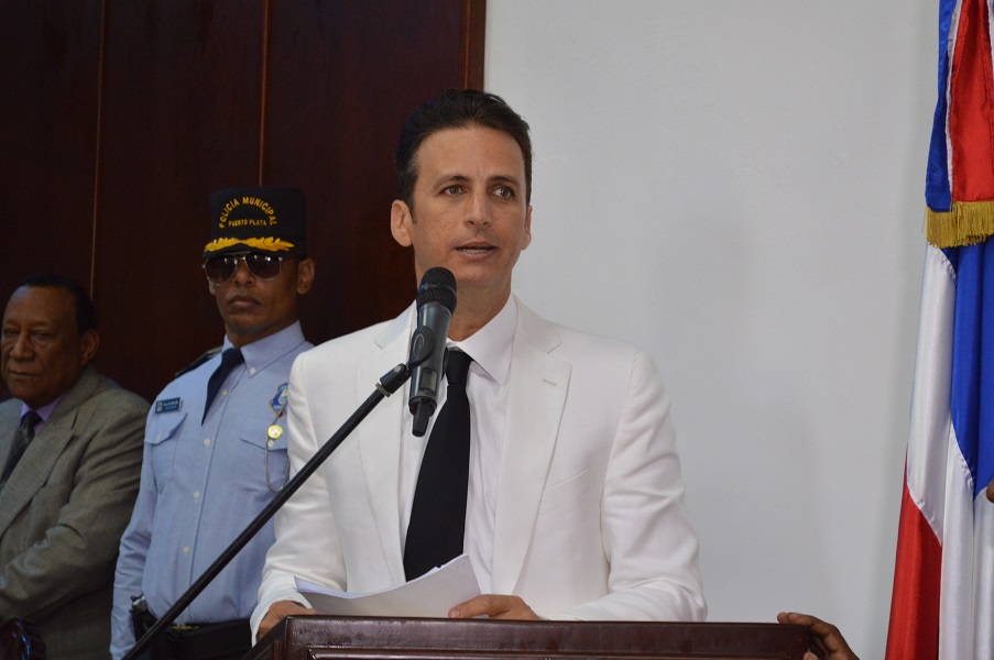 Alcalde favorece acuerdo entre gobierno y dueños de terrenos para construir relleno sanitario