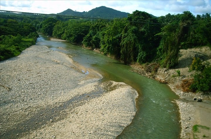 Río Bajabonico destruyó puente y la indiferencia de las autoridades mata a la gente de la Piragua