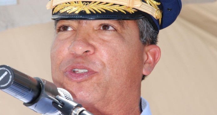 Juez dicta orden de arresto contra ex ministro de Defensa por soborno en compra aviones Súper Tucanos