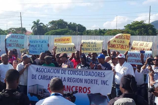 Mudanceros apoyados por otros gremios paralizaran el lunes el puerto local en rechazo a medidas de Aduanas