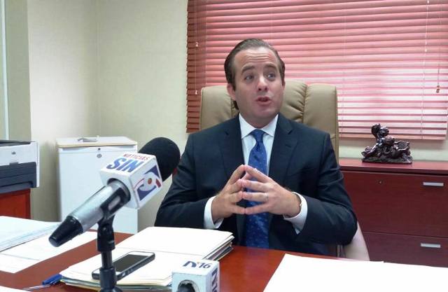 Senador José Ignacio Paliza demanda construyan relleno sanitario y carretera PP-Santiago