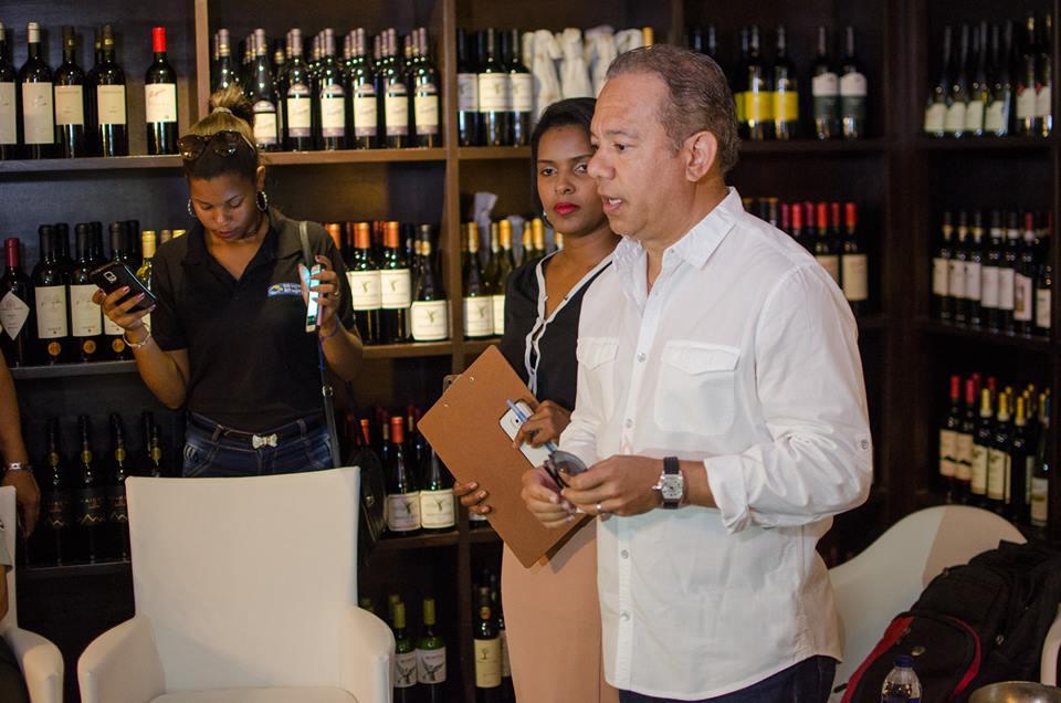 Oscar Lora aboga porque los destinos turísticos sean dirigidos por verdaderos hoteleros, no por hoteleros por accidente