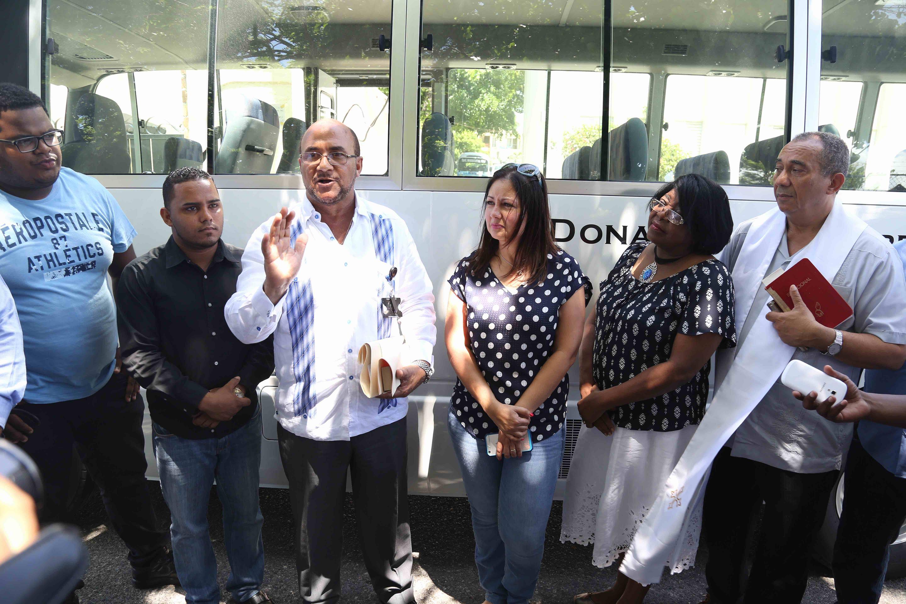 Despacho presidencial dona autobús a estudiantes Sosuenses