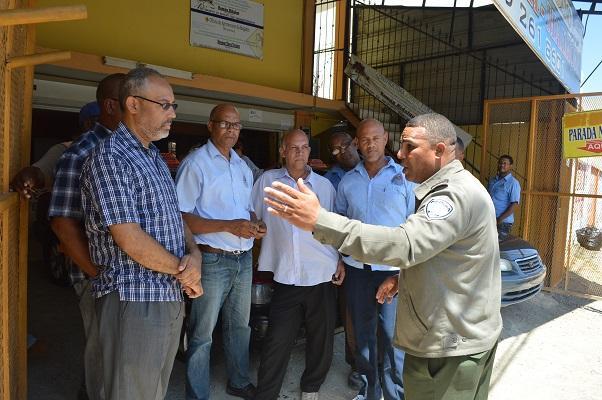 Comisión de ayuntamiento y Amet visitan puntos críticos del transito y concientizan a conductores