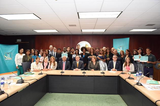 BCRD imparte taller de economía y finanzas a cronistas sociales