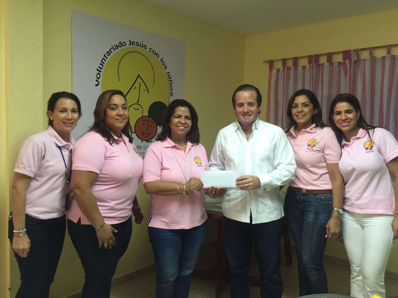 José Paliza entregó aumento salarial al  Voluntariado Jesús con los Niños