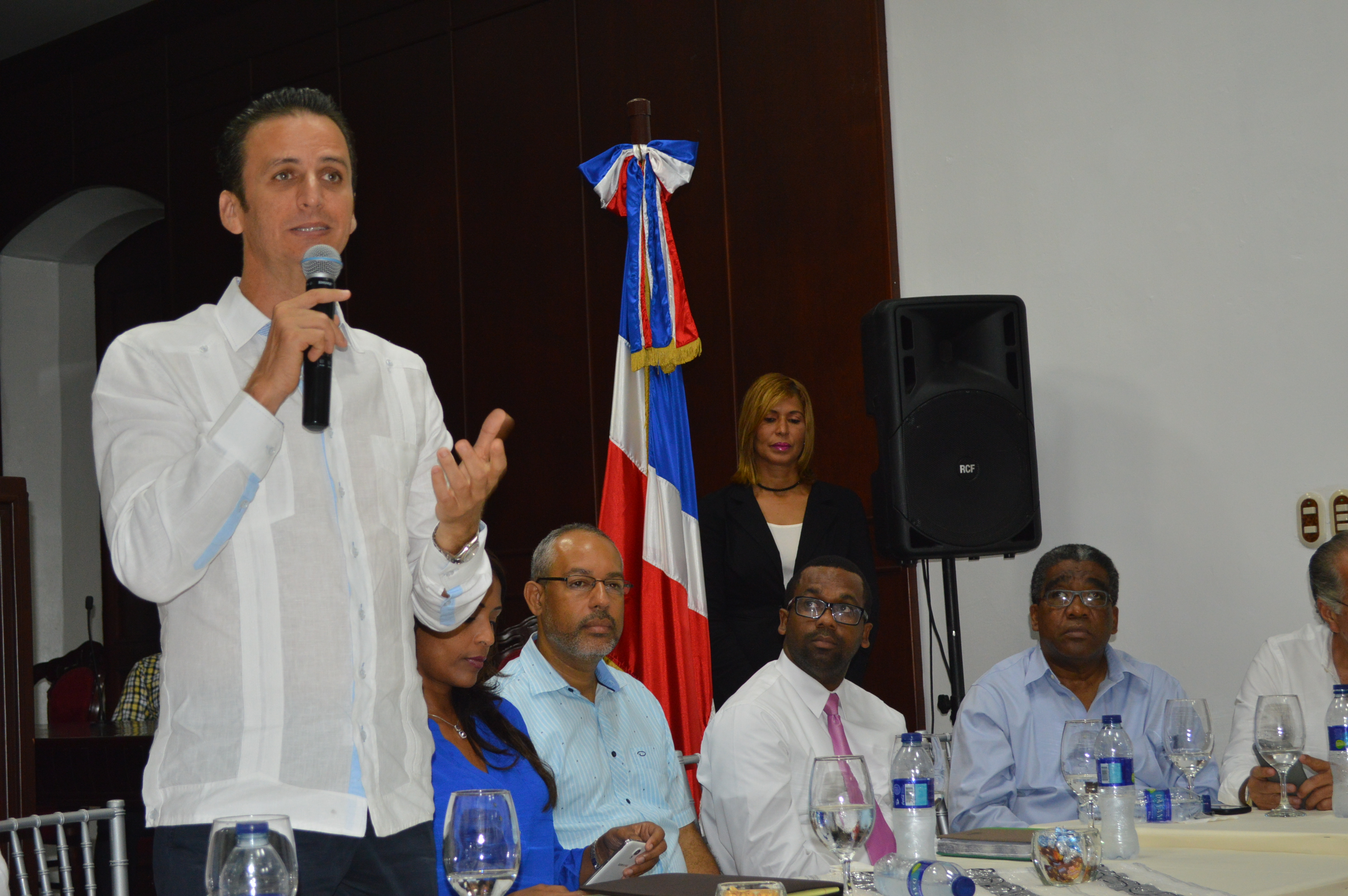 Alcalde Walter Musa solicita respaldo para resolver el problema del Mercado Municipal