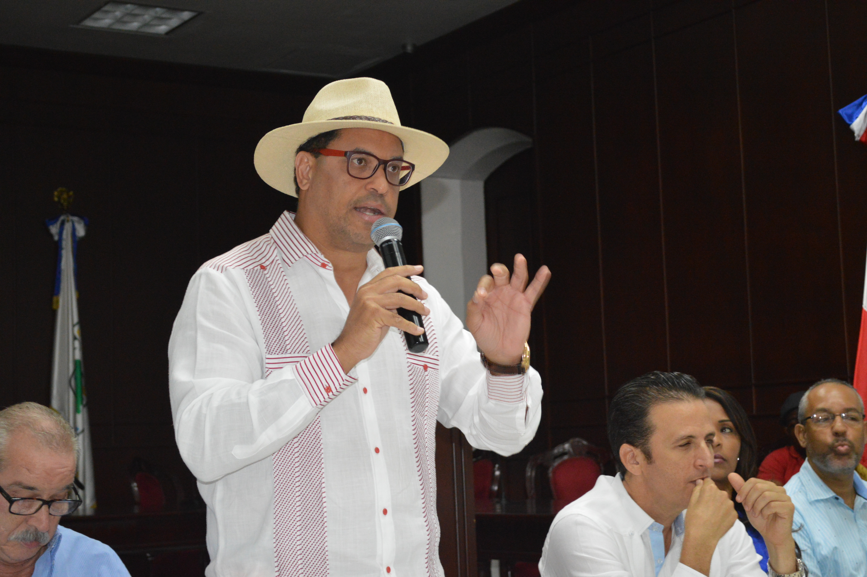 Julio Almonte denuncia que el destino turístico de Sosúa había tocado fondo por prostitución