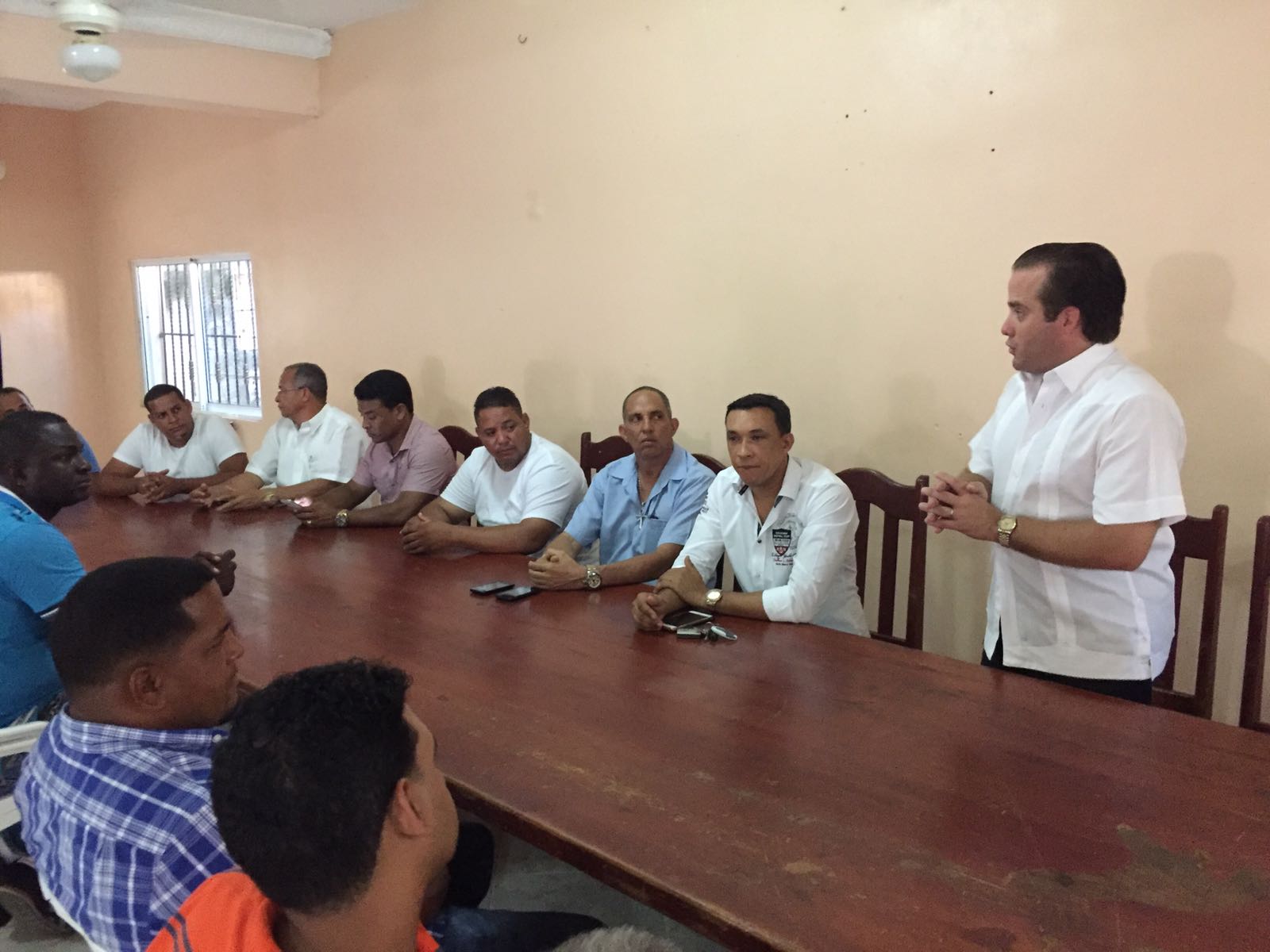 Congresista José Ignacio Paliza continúa realizando encuentros con entidades sociales de Puerto Plata