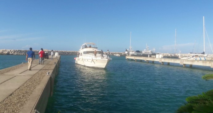 Localizan y rescatan 9 turistas y dos dominicanos que naufragaron