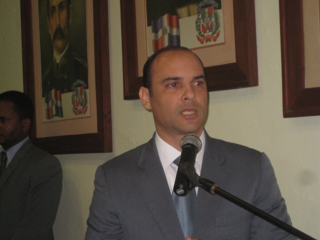 Regidor Emil Duran solicita mayor iluminación y seguridad en plazas públicas